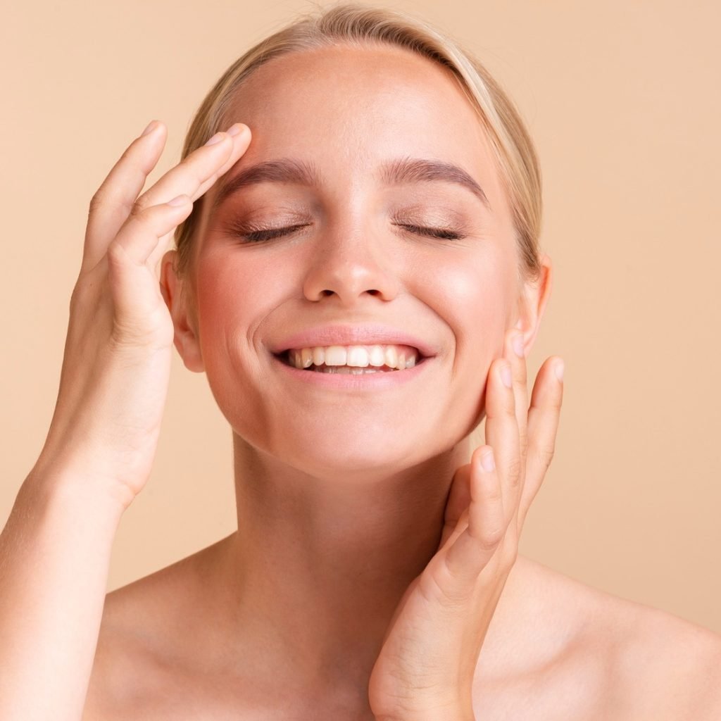 close-up-happy-woman-with-copy-space-posing (1)